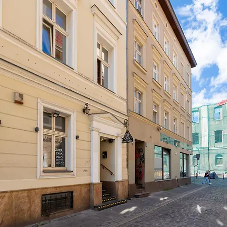 Szkolna 7/5 *